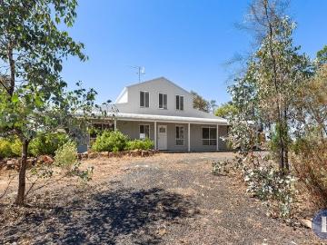 Tranquil Country Living at Godfreys Creek