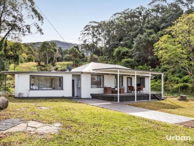 Tranquil Country Living Fully Furnished or Unfurnished 4 Bedroom Home with Mountain Views