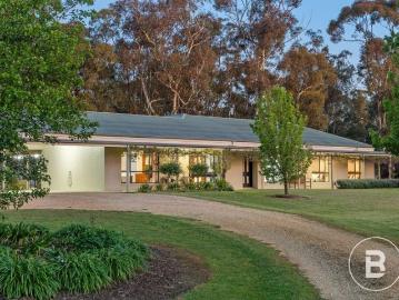 TRANQUIL COUNTRY LIVING ON 10 ACRES JUST MINUTES FROM CASTLEMAINE