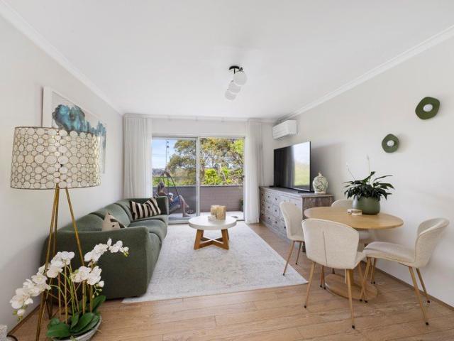 Tranquil cul de sac apartment with leafy outlooks