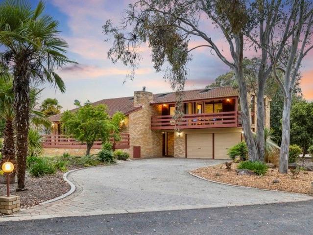Tranquil Equestrian Sanctuary in Sutton