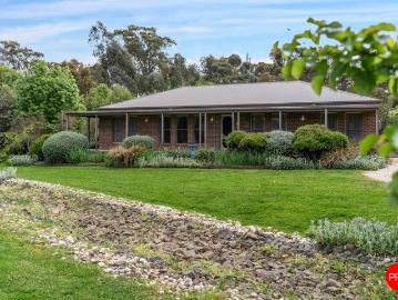 Tranquil Family Living on a Picturesque Acre