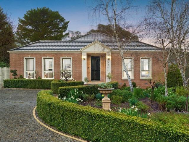 Tranquil Family Living on a Private Park Orchards Estate
