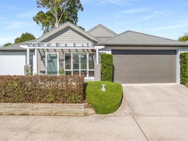 Tranquil Fairway Views Meet Easy Bowral Living