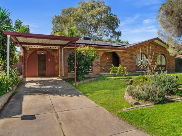 Tranquil foot hill surroundings with suburban convenience