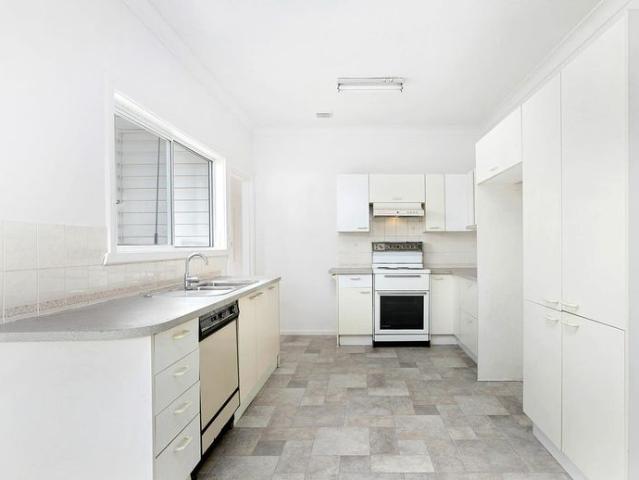 Tranquil four bedroom family home