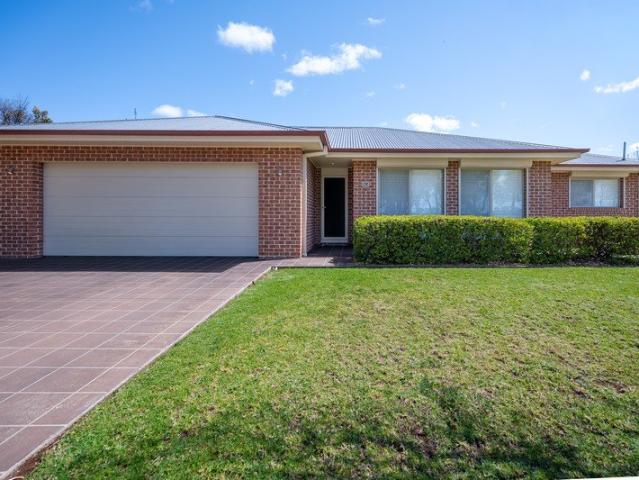 Tranquil Griffith Residence in the Heart of Collina