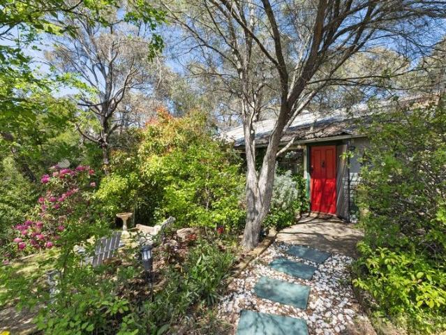 Hepburn Springs Cottage on Desirable Land with Scenic Views and Redevelopment Options
