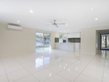TRANQUIL HOME CLOSE TO NATURE PREMIER PELICAN WATERS LIVING