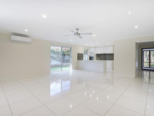 TRANQUIL HOME CLOSE TO NATURE PREMIER PELICAN WATERS LIVING