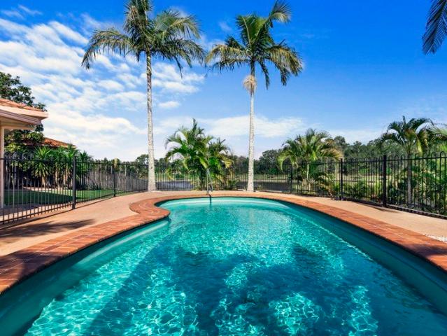 Tranquil Lakeside Living in a Quiet Cul De Sac Position