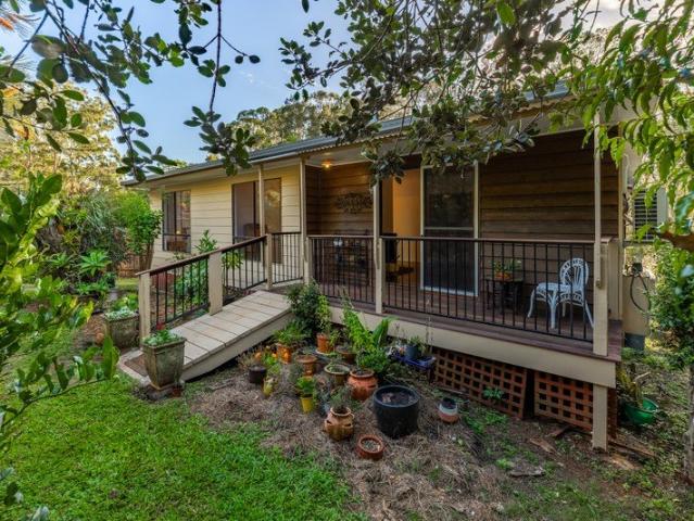 Tranquil Lakeside Living in the Heart of Mapleton