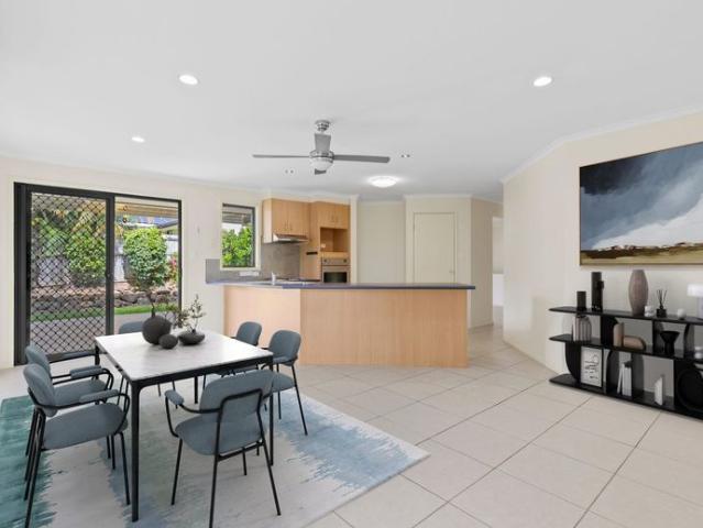 Tranquil Living in Scenic Canungra Room for the Whole Family