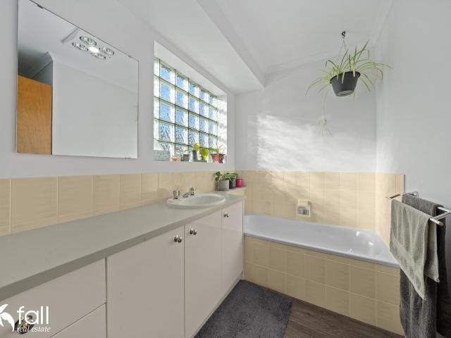 Tranquil Living with Space, Stunning Water Views & Nature on Your Doorstep