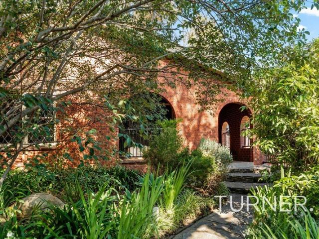 TRANQUIL NATURAL SURROUNDS & SUBSTANTIAL SCALE