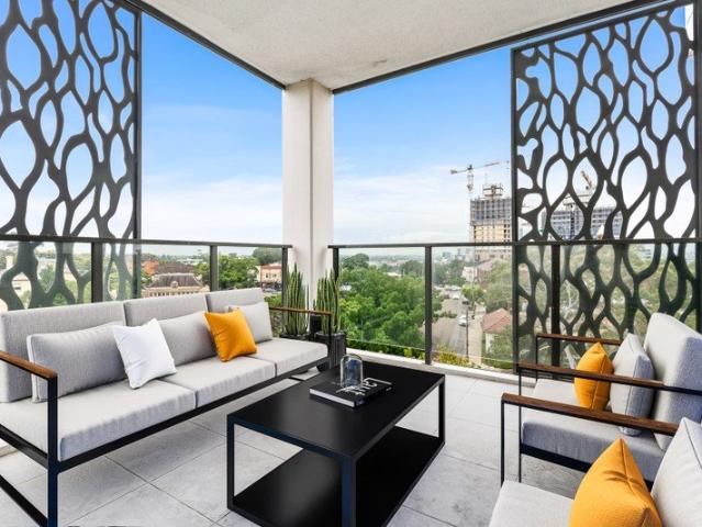 Tranquil North West Corner Apartment with Unmatched Lifestyle & Convenience