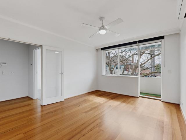 Tranquil North Facing Two bedroom Apartment in the Heart of Elwood