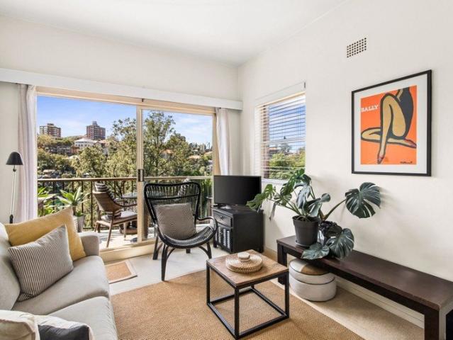 Tranquil One Bedroom Retreat in Exclusive Cremorne Point
