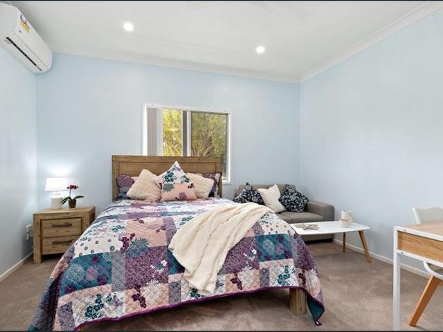 TRANQUIL PARK SETTING IN MOOROOKA