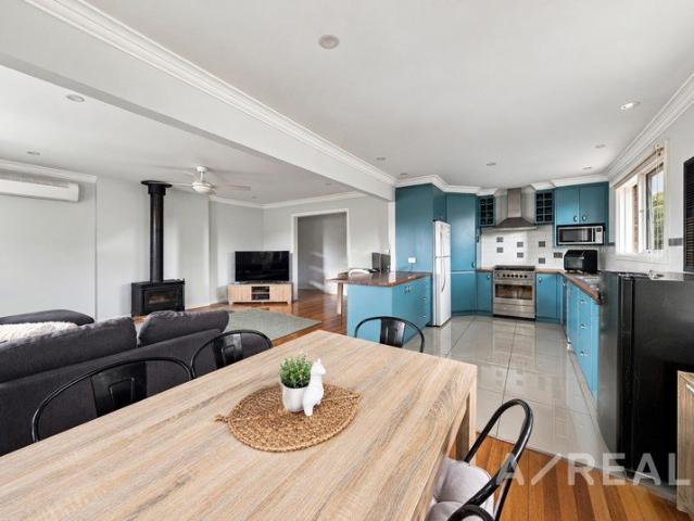 Tranquil Parkside Position, Family Ready