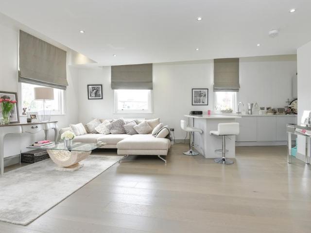 Tranquil Passage, Blackheath, London. 2 bed flat to rent £2,400 pcm £554 pw