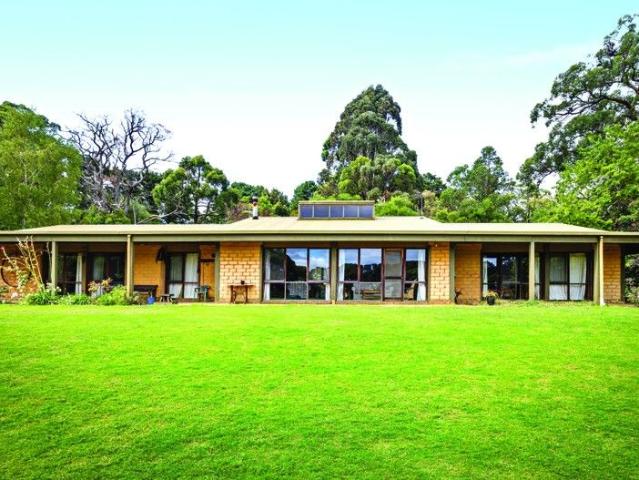 Tranquil Red Hill Acreage Retreat