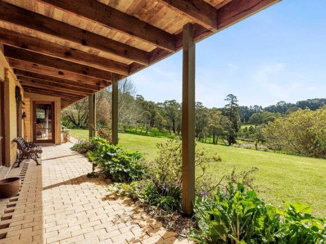 Tranquil Red Hill Acreage Retreat