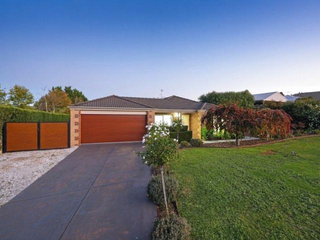 Tranquil Romsey Heights Living