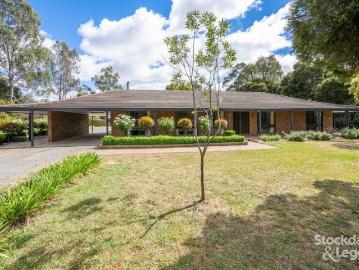 Tranquil Rural Lifestyle Awaits!