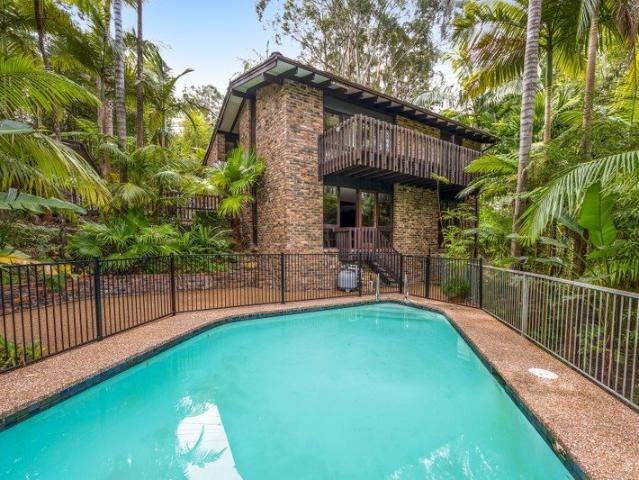 Tranquil sanctuary close to schools, shops and transport