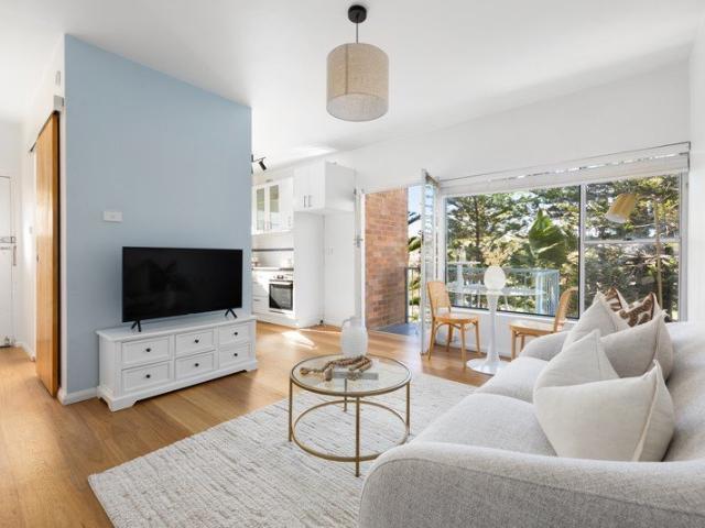 Tranquil sanctuary with harbour and city views, exclusive quiet Eastern Hill cul de sac