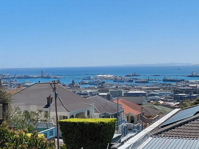 Tranquil, safe and 3 minutes from Cape Town CBD. Water, electricity and wifi included!