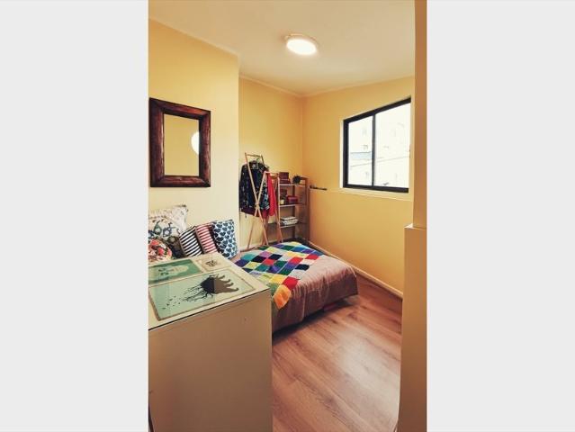 Tranquila habitación con vista a los cerros y cielos de Valparaíso