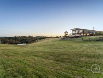 Cottles Bridge, Nillumbik, Victoria - Equipped kitchen