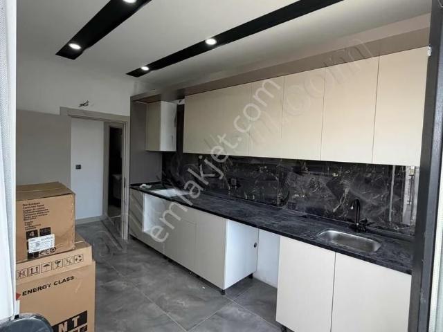 Tranvay Cadde Üstü Ebeveyn Banyolu 3+1 Satılık Daire