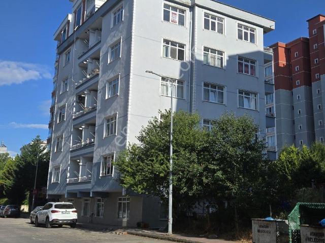 Tranvaya Yürüme Mesafesinde Kiralık 2+1 Daire