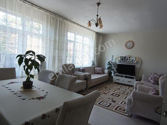 Tranvaya Pazar Yerine Yakın. Park Manzaralı 3+1 Arakat Daire