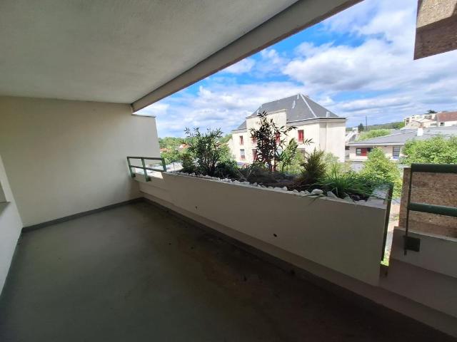 TRAPPES CENTRE – APPARTEMENT T2 RÉNOVÉ AVEC BALCON – PROCHE GARE