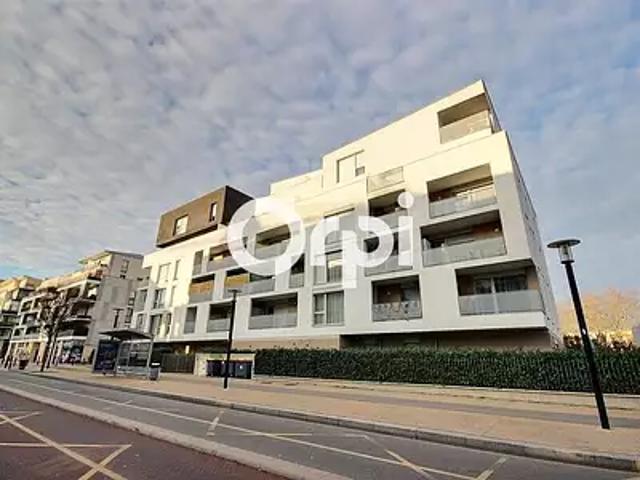 Trappes 78190 Achat / Vente appartement 3 pièces t3 au dernier étage terrasse