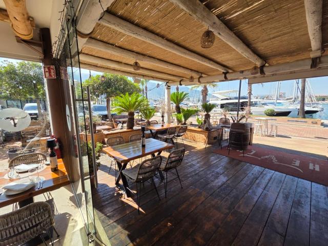 Traspaso de restaurante en pleno funcionamiento en la Marina de Dénia