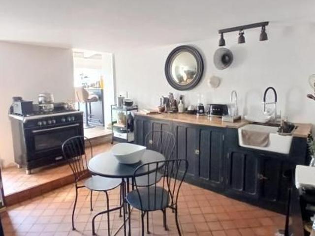 Trastevere VILLA: Situated between Gianicolo and Trastevere, unique Villa with private garden. Spacious living room, large kitchen, 3 bedroom, 3 bath, private terrace and garden with views of Rome. High ceilings, fireplace, parking. Ref #267
