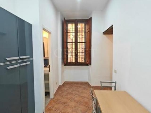 Trastevere: 80sqm. Furnished. 1 bedroom, 2 baths, modern kitchen, living, A/C, high ceilings, quiet. REF 72