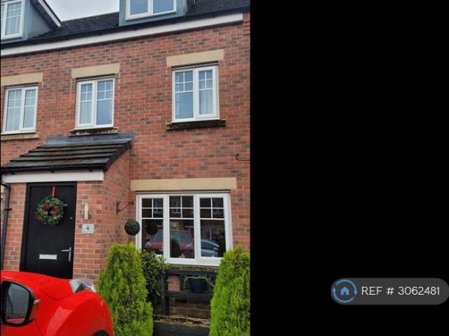 Trethorne Avenue, Chorley, PR7 3 bed semi detached house to rent £1,050 pcm £242 pw