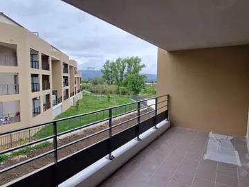 Trets 13530 Location appartement 2 pièces t2 terrasse parking
