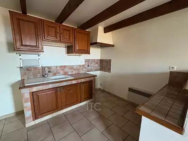 Trets 13530 Location appartement 2 pièces t2 au dernier étage