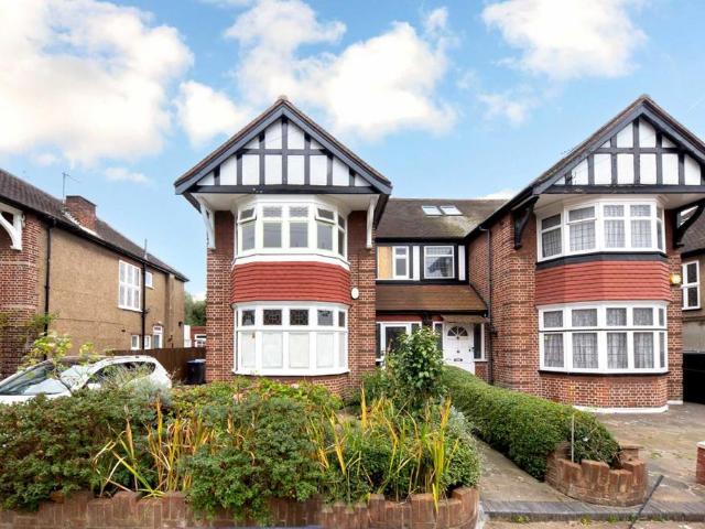 Trevelyan Gardens, London NW10 4 bed house to rent £3,750 pcm £865 pw