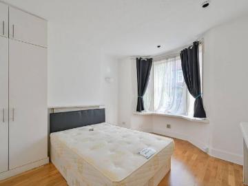 Trevelyan Road, Tooting, London, SW17 4 bed terraced house to rent £4,000 pcm £923 pw