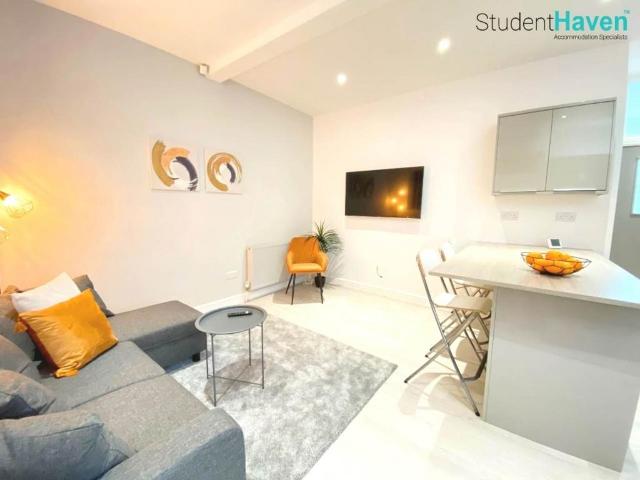 Trevelyn Street, Moldgreen HD5 5 bed house to rent £2,102 pcm £485 pw