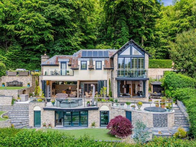 Trevereux Hill, Oxted RH8, 4 bed detached house to rent, £6,500 pcm | PrimeLocation