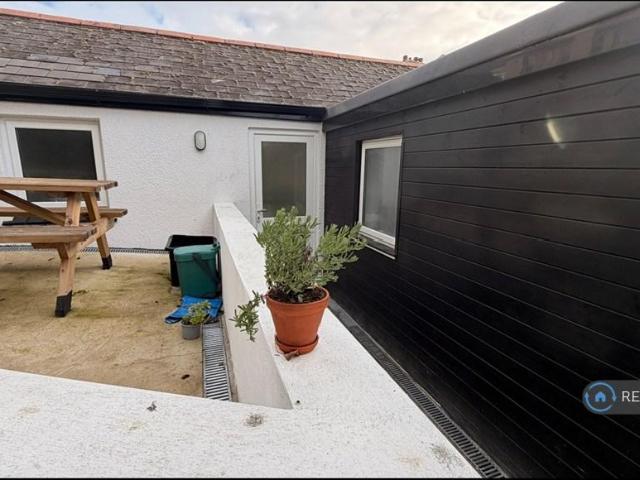 Trevethan Road, Falmouth, TR11 Studio to rent £900 pcm £208 pw